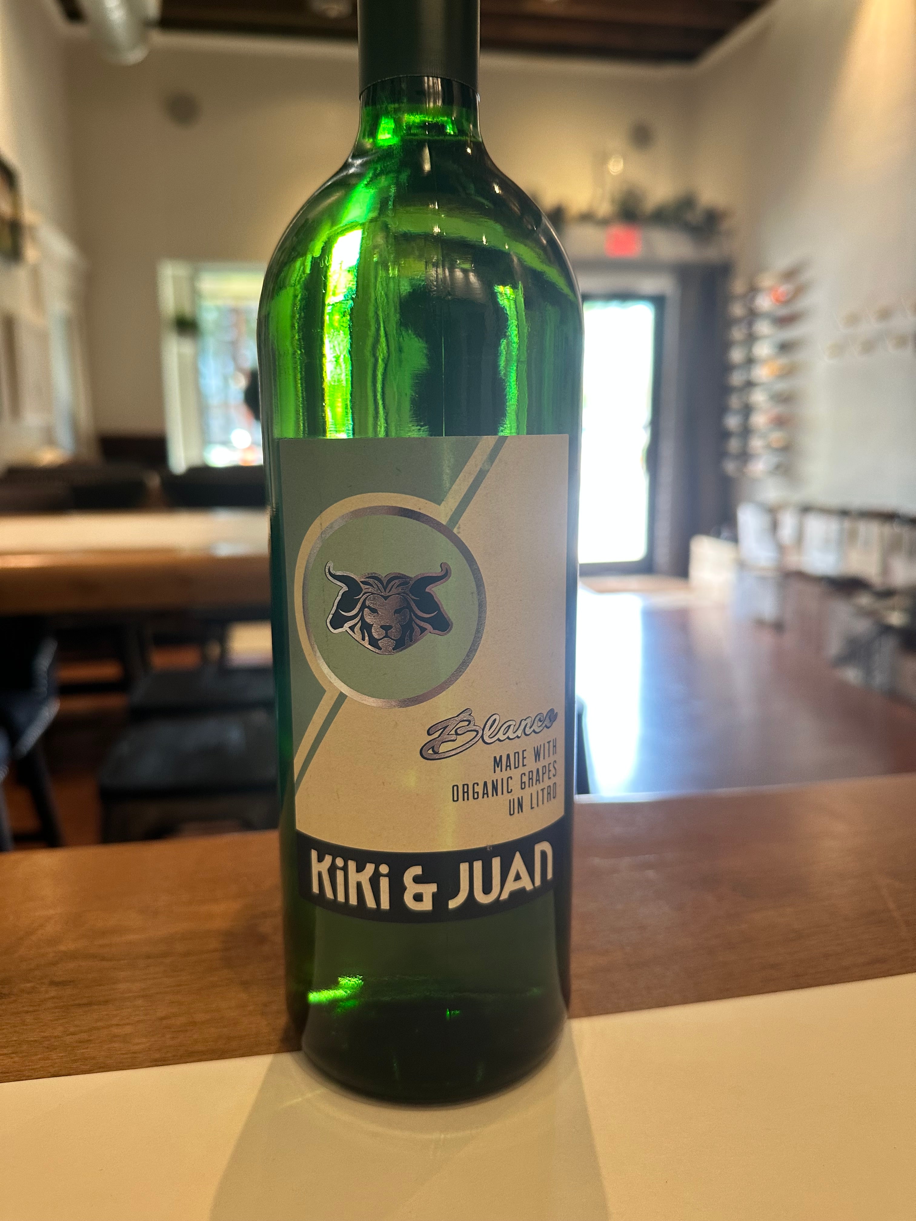KiKi and Juan Vino Blanco